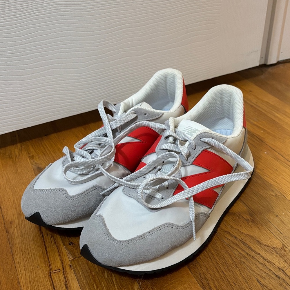 NWOT Men’s New Balance 237